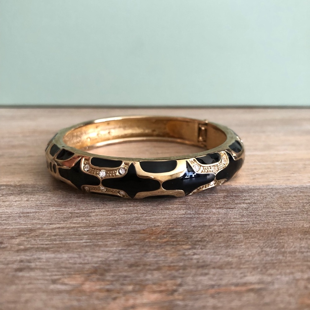 Black and Gold clasp Bracelet - Picture 2 of 10
